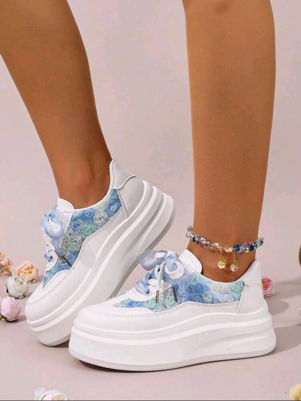 **WHITE PLATFORM SNEAKERS WHIT BLUE FLORAL ACCENTS**🩵🤍👟👟🩵🤍🤍💲💲💲💲💲💲